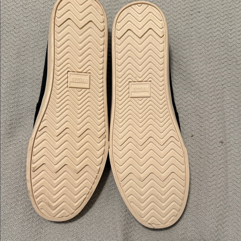 Toms Black Canvas Slip-On Flats with Yellow Sunflower Motif - Picture 10 of 10